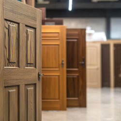 أنواع الأبواب الداخلية: الفروق، المميزات، والعيوب